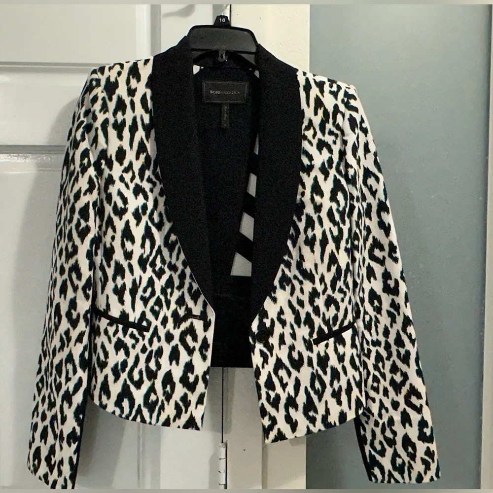 $65 BCBG MAXAZRIA Perfect, Worn once animal print blazer with open back SZ S - Picture 1 of 7